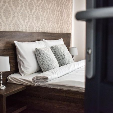 B House Rooms Яш Екстериор снимка