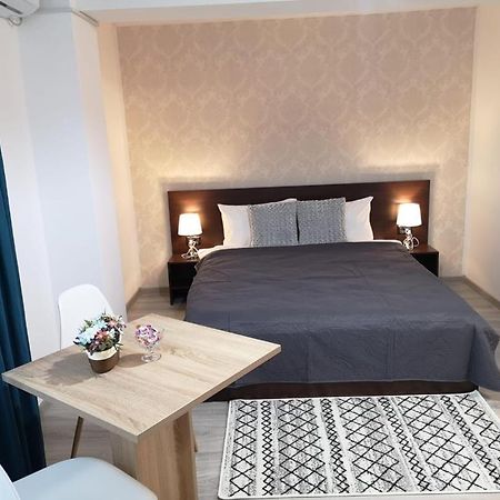 B House Rooms Яш Екстериор снимка