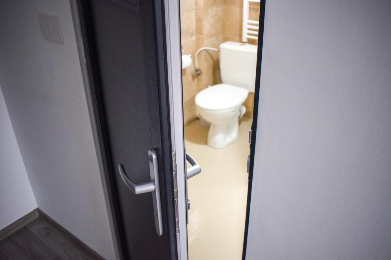B House Rooms Яш Екстериор снимка