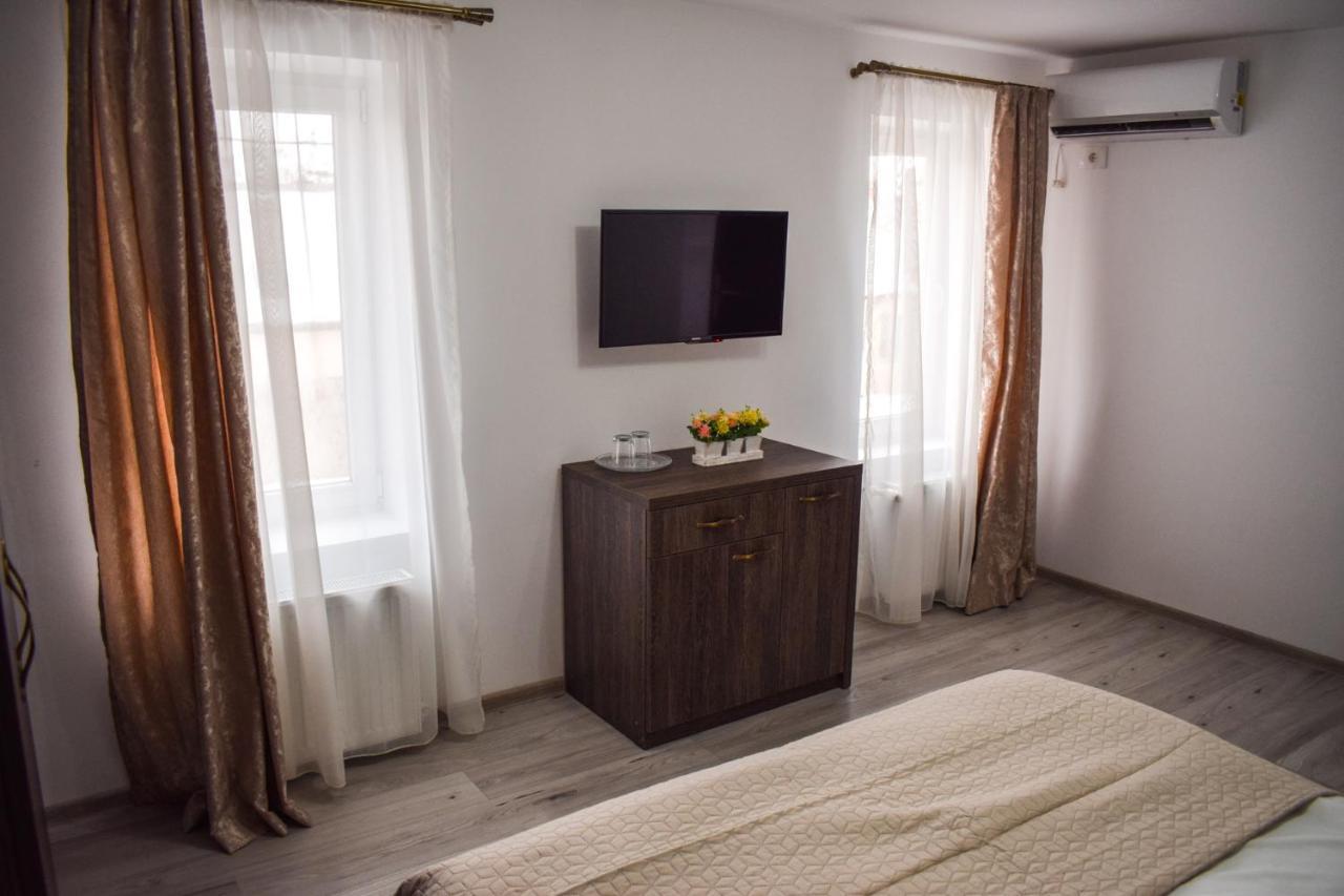 B House Rooms Яш Екстериор снимка