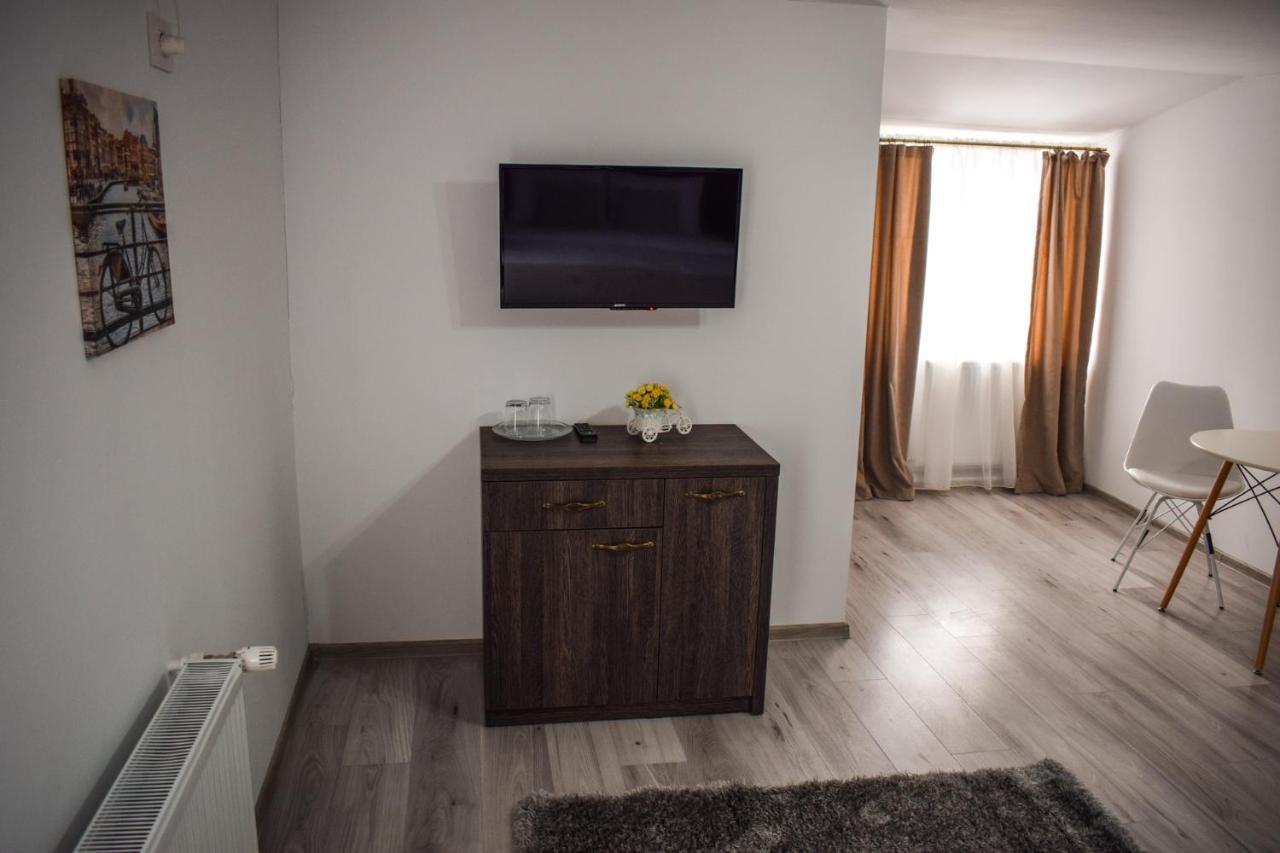 B House Rooms Яш Екстериор снимка