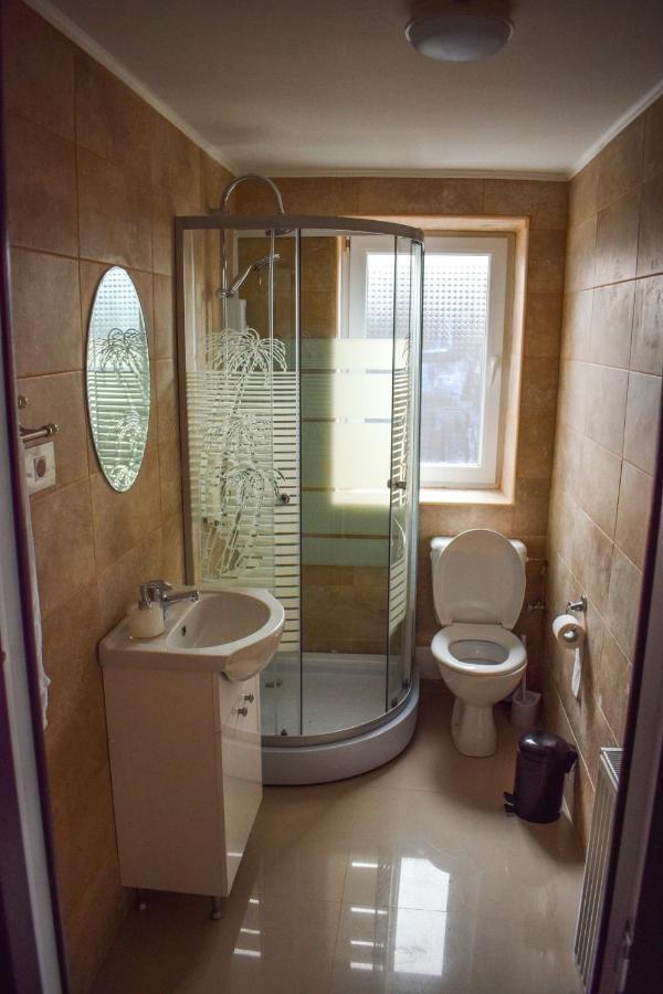 B House Rooms Яш Екстериор снимка