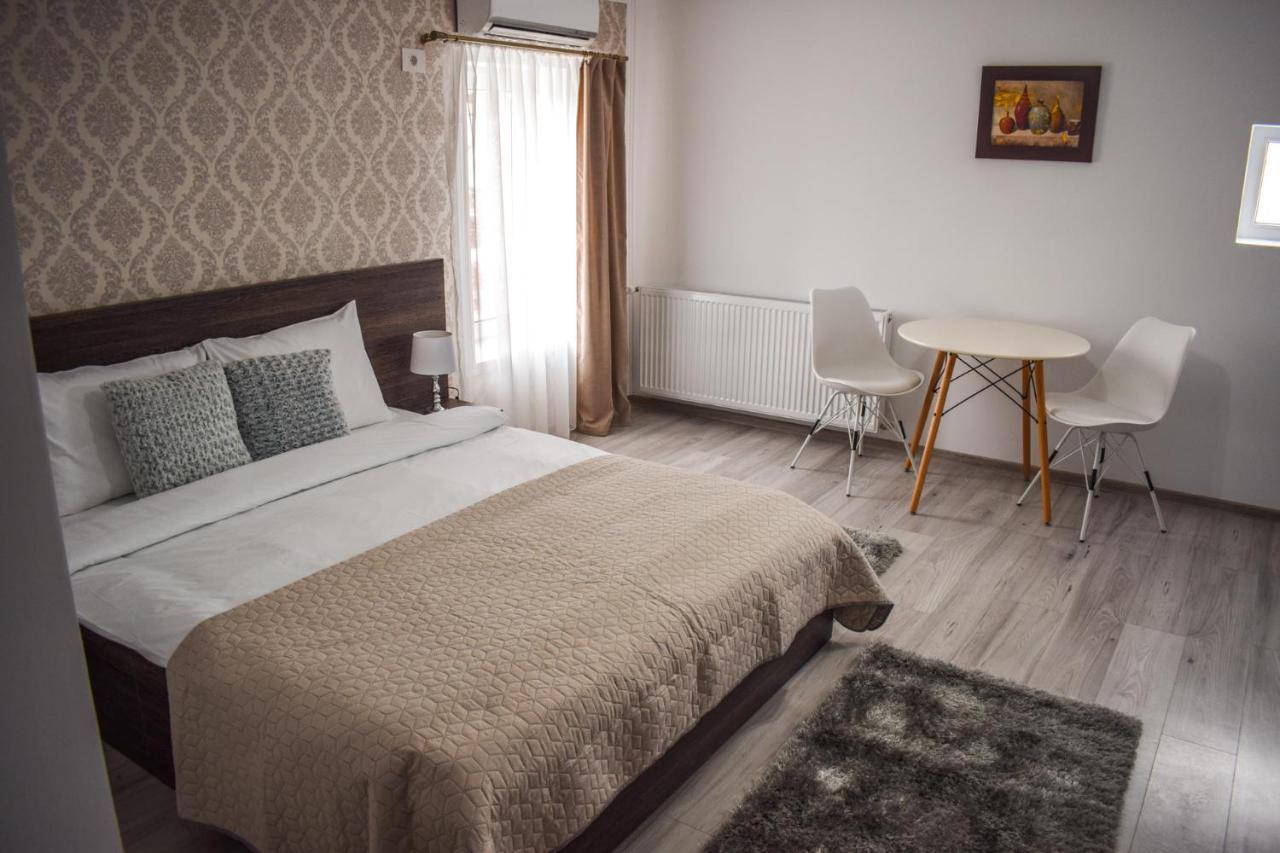 B House Rooms Яш Екстериор снимка