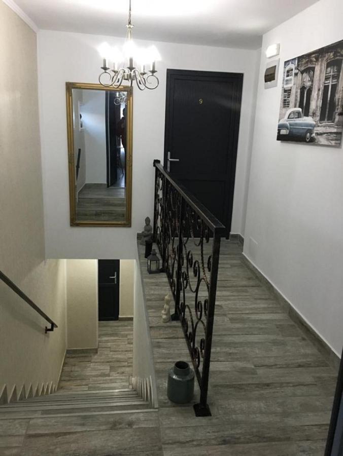 B House Rooms Яш Екстериор снимка