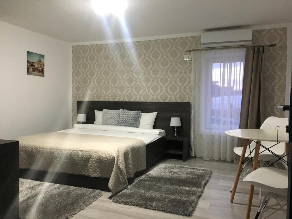 B House Rooms Яш Екстериор снимка